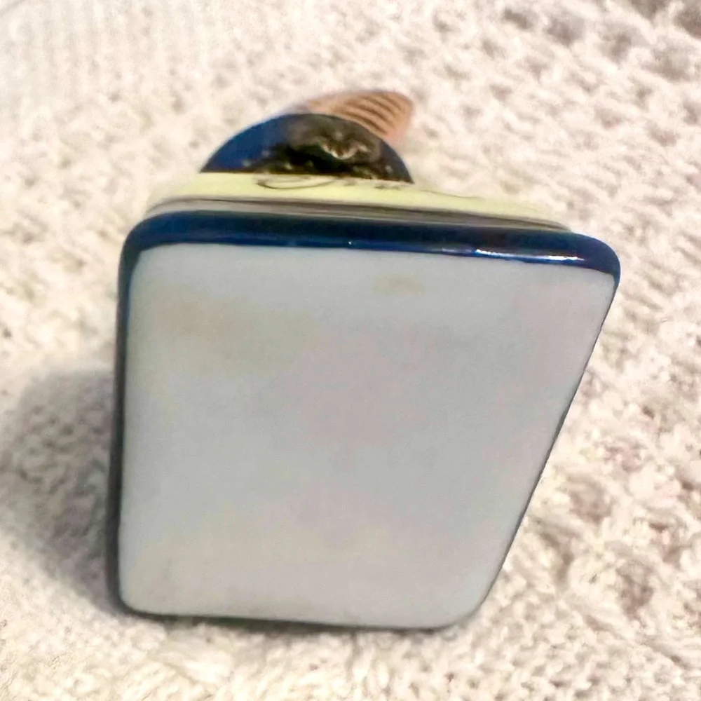 Vintage 3” Porcelain Hinged Inkwell Trinket Box 1998 CBK ltd.
